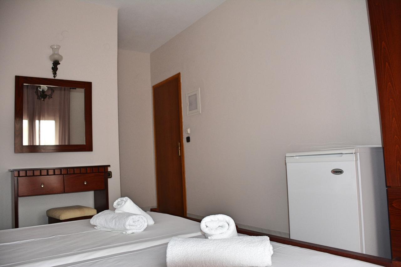 Mokos Rooms Perdika  Esterno foto