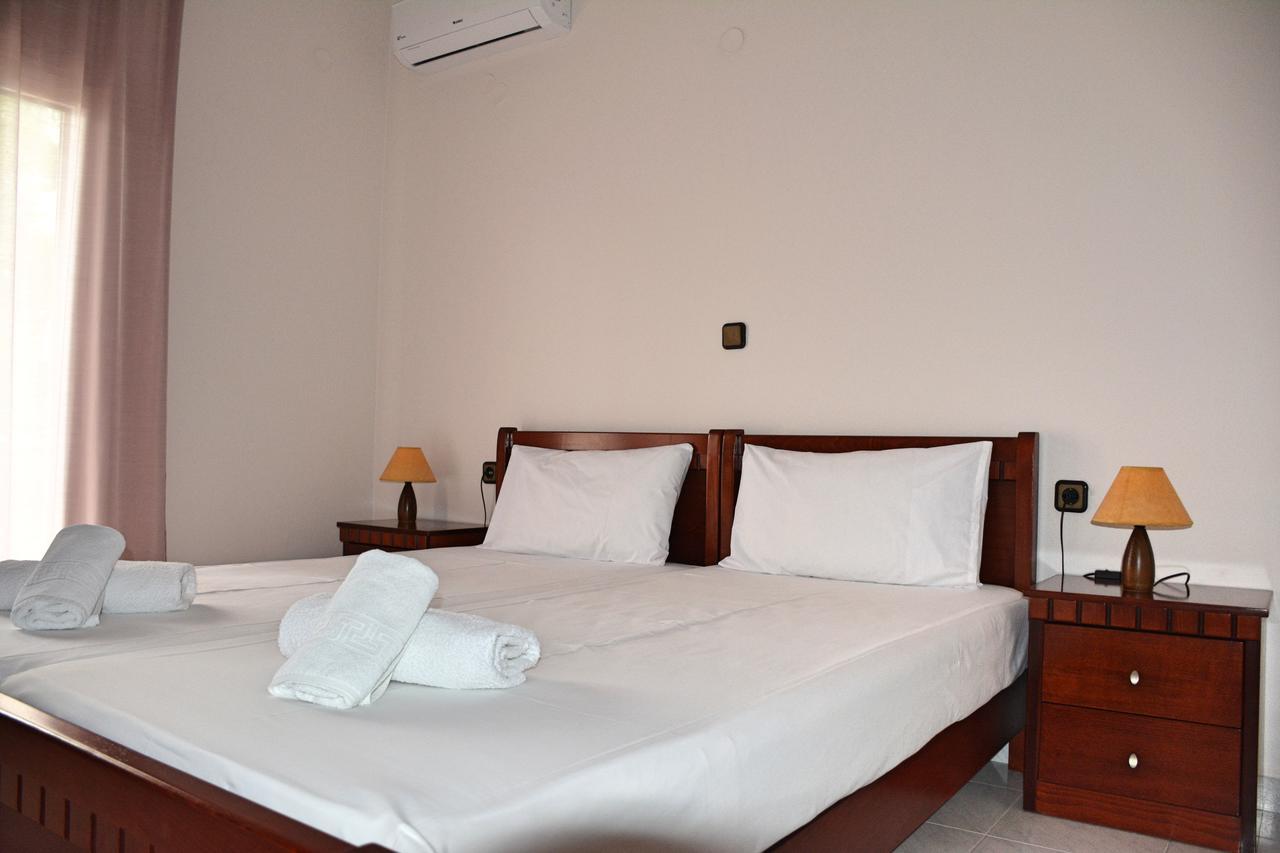 Mokos Rooms Perdika  Esterno foto