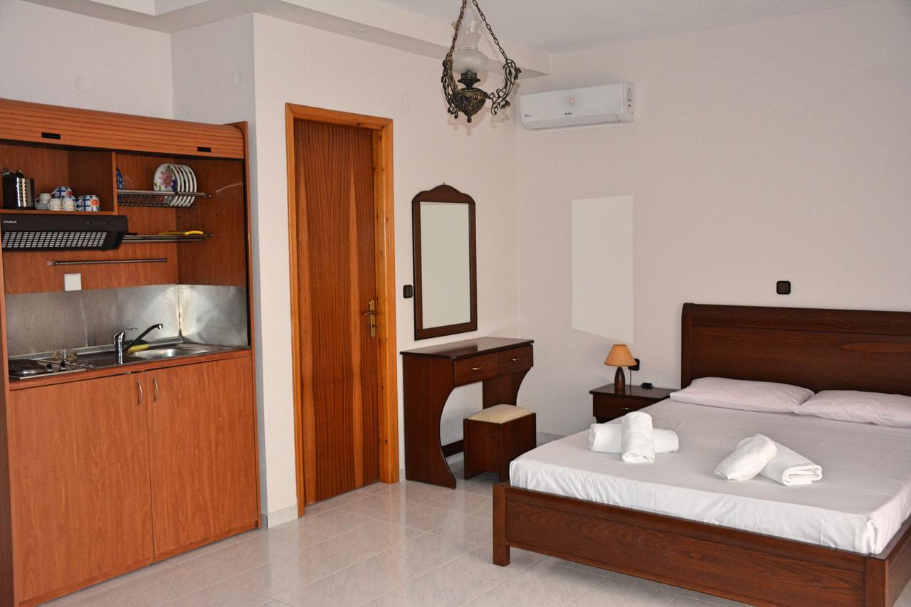 Mokos Rooms Perdika  Esterno foto