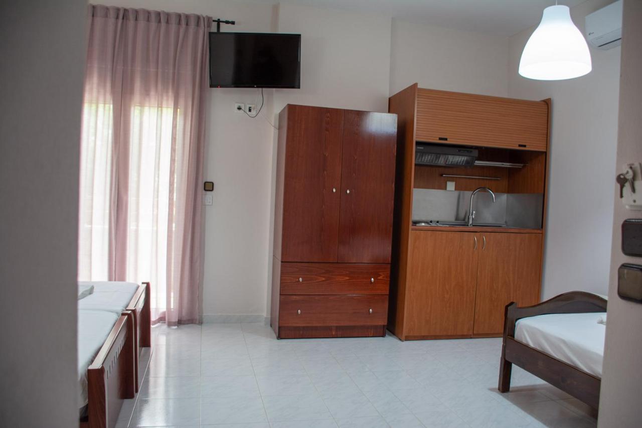 Mokos Rooms Perdika  Esterno foto
